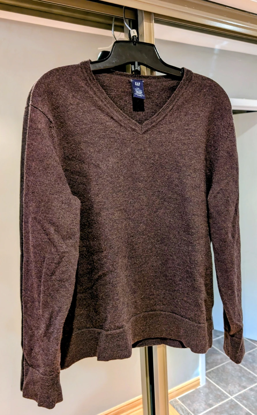 GAP Woman's Brown V-Neck Sweater L/G -