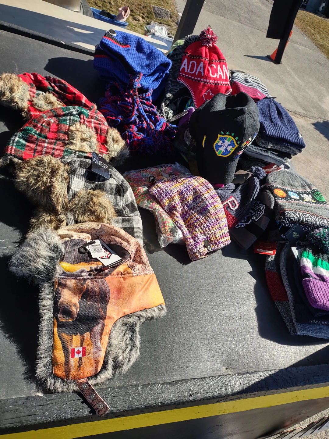 Free delivery Assorted Hats and Beanies selling them as Lot - photo 4