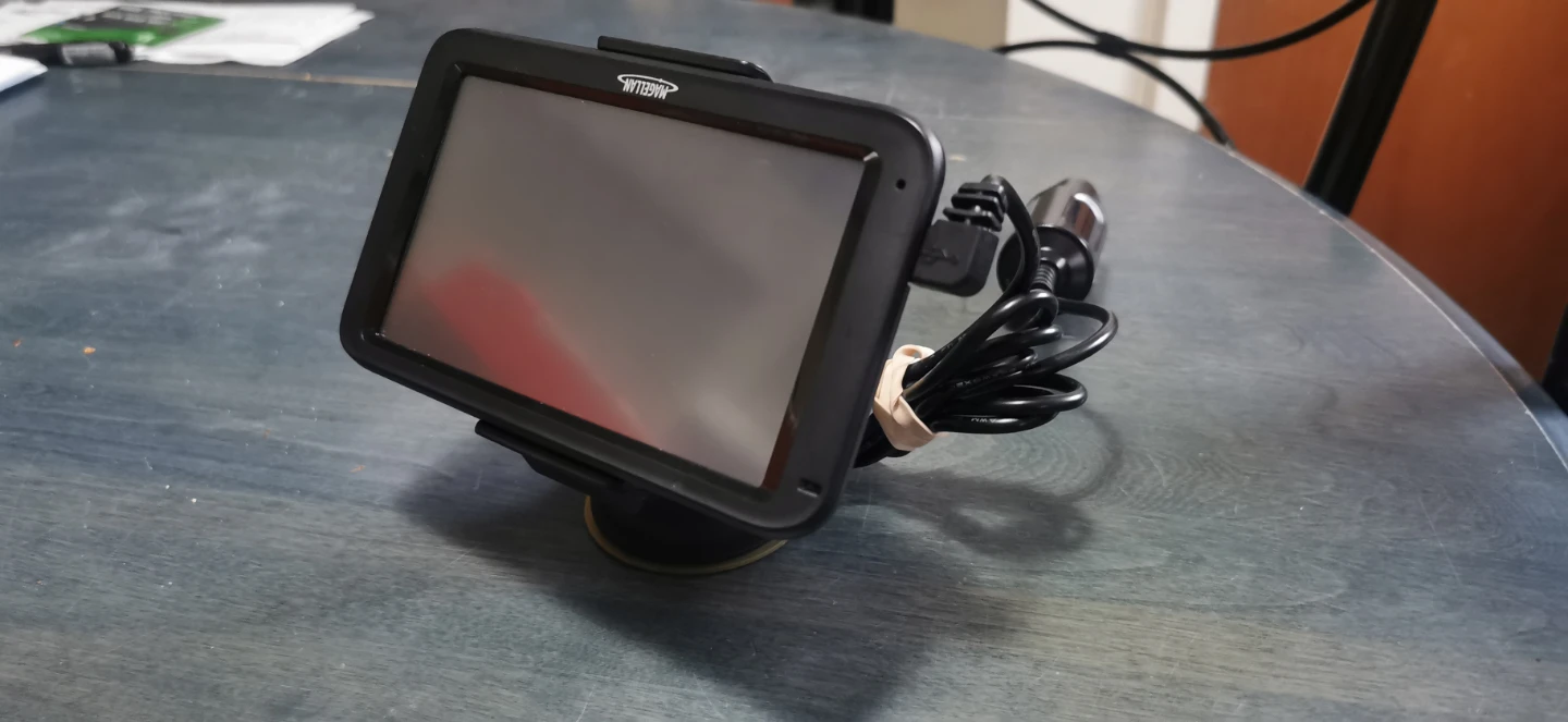 Magellan GPS Navigator with Car Charger - photo 2