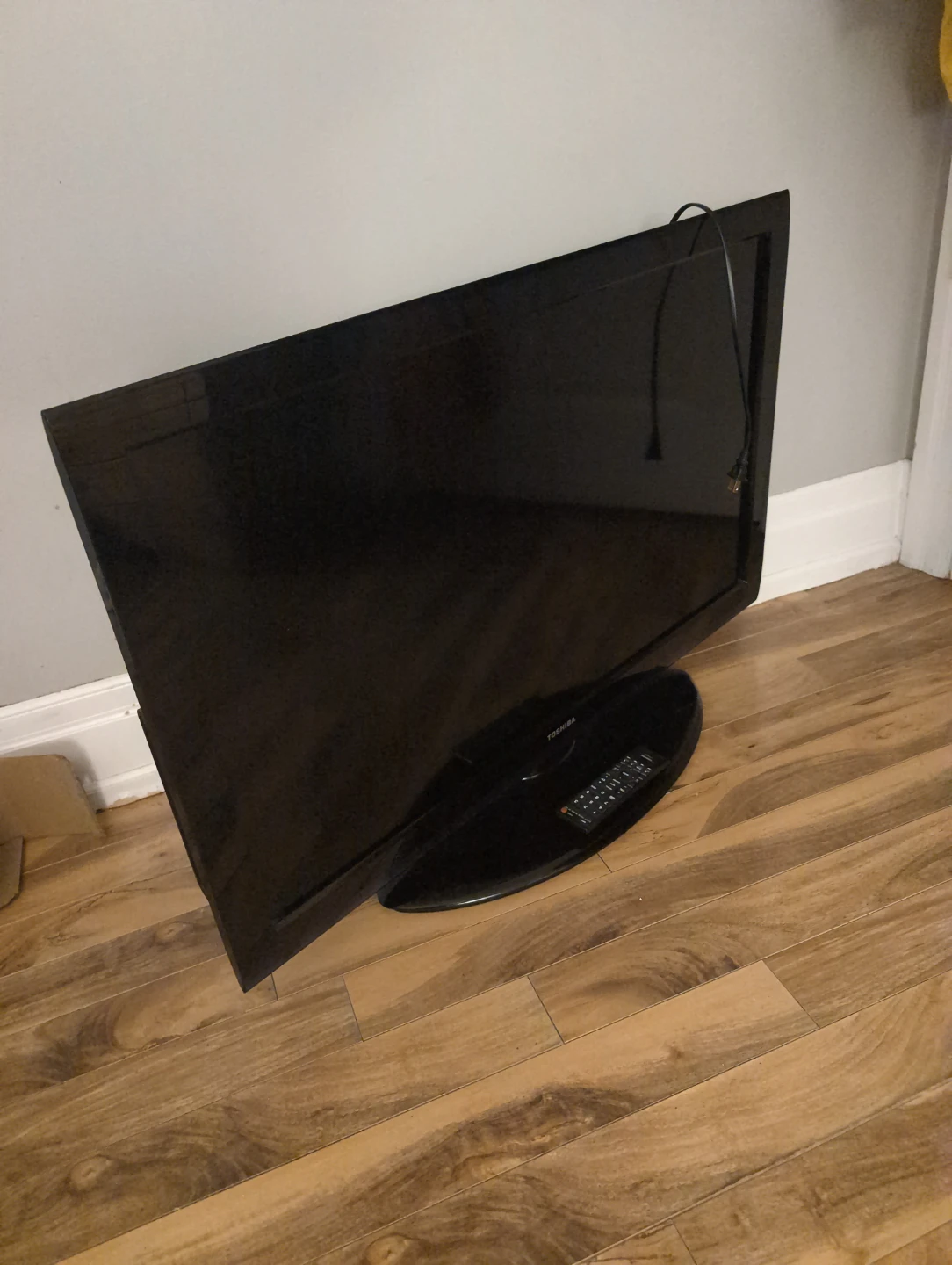 Toshiba 40-inch Television - photo 2