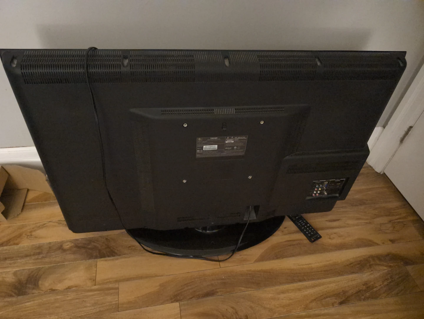 Toshiba 40-inch Television - photo 3