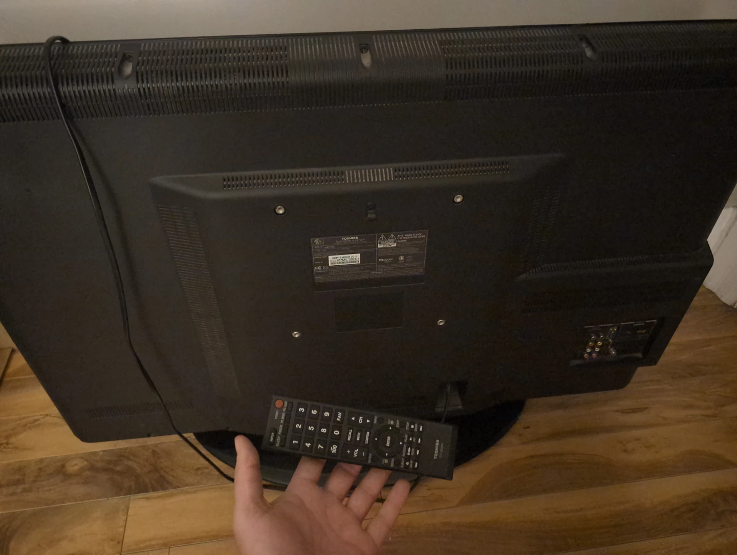 Toshiba 40-inch Television - photo 4
