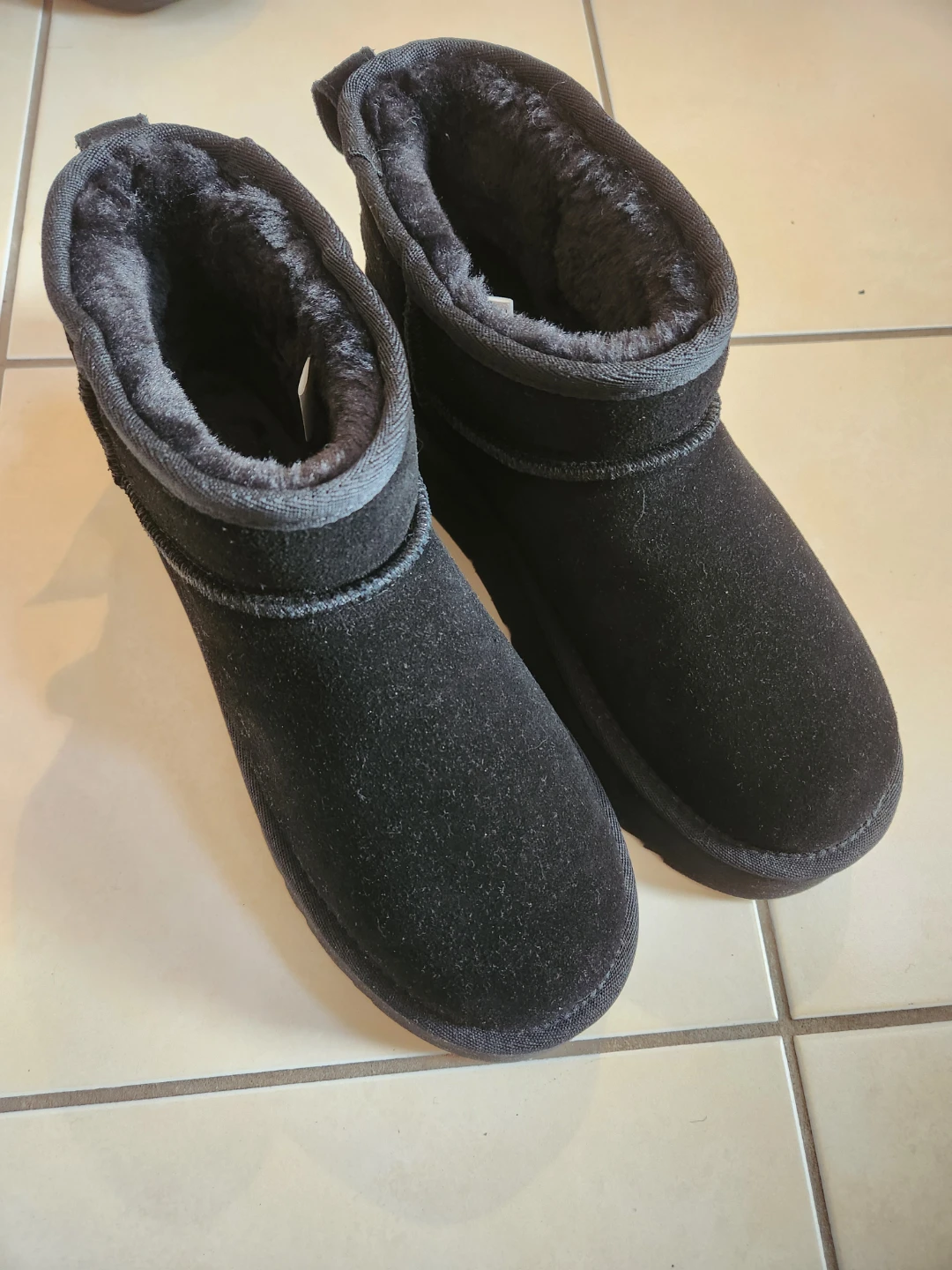 DREAM PAIRS Women's Black Suede Mini Platform Boots Size 9