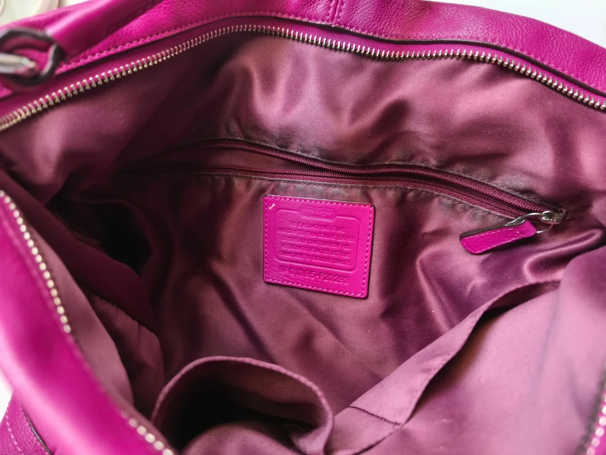 Coach Pink Leather Hobo Bag - photo 4