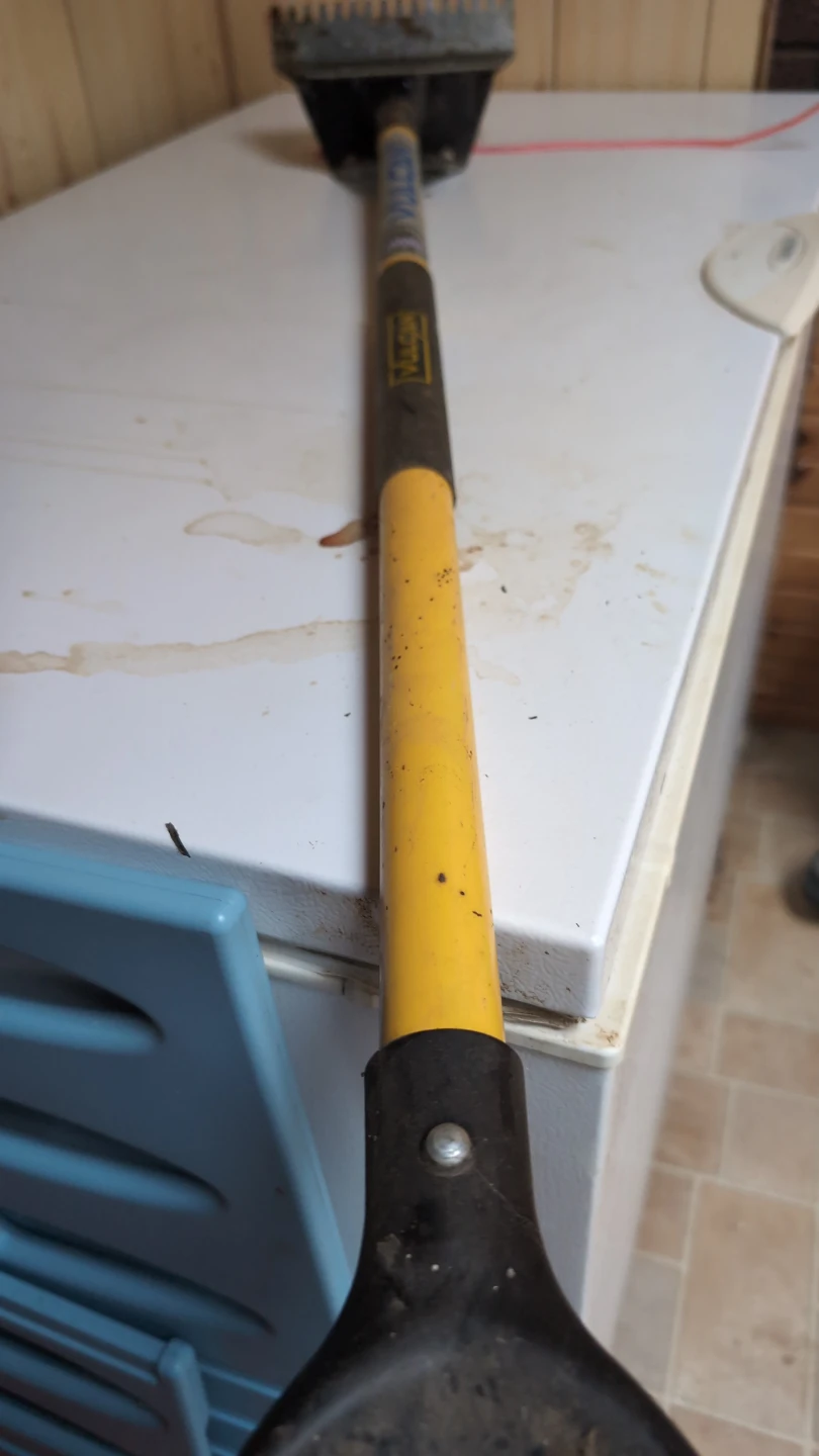 Asphalt shingles shovel. - photo 3