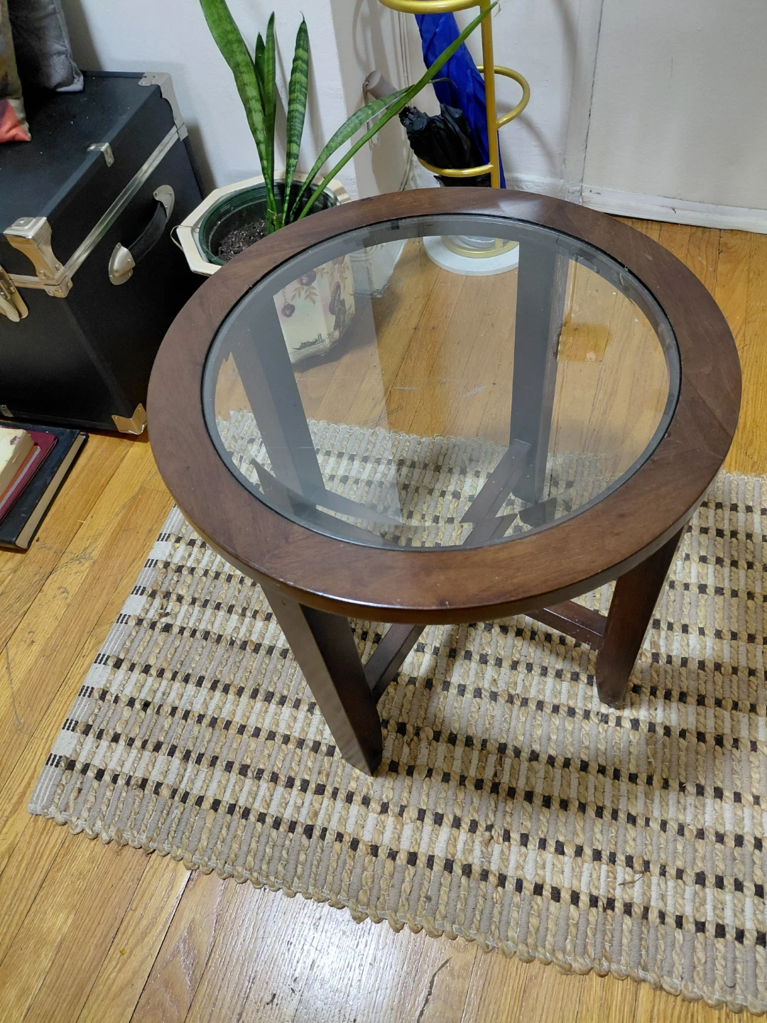 Round Glass a d Solid wood mahoganyTable