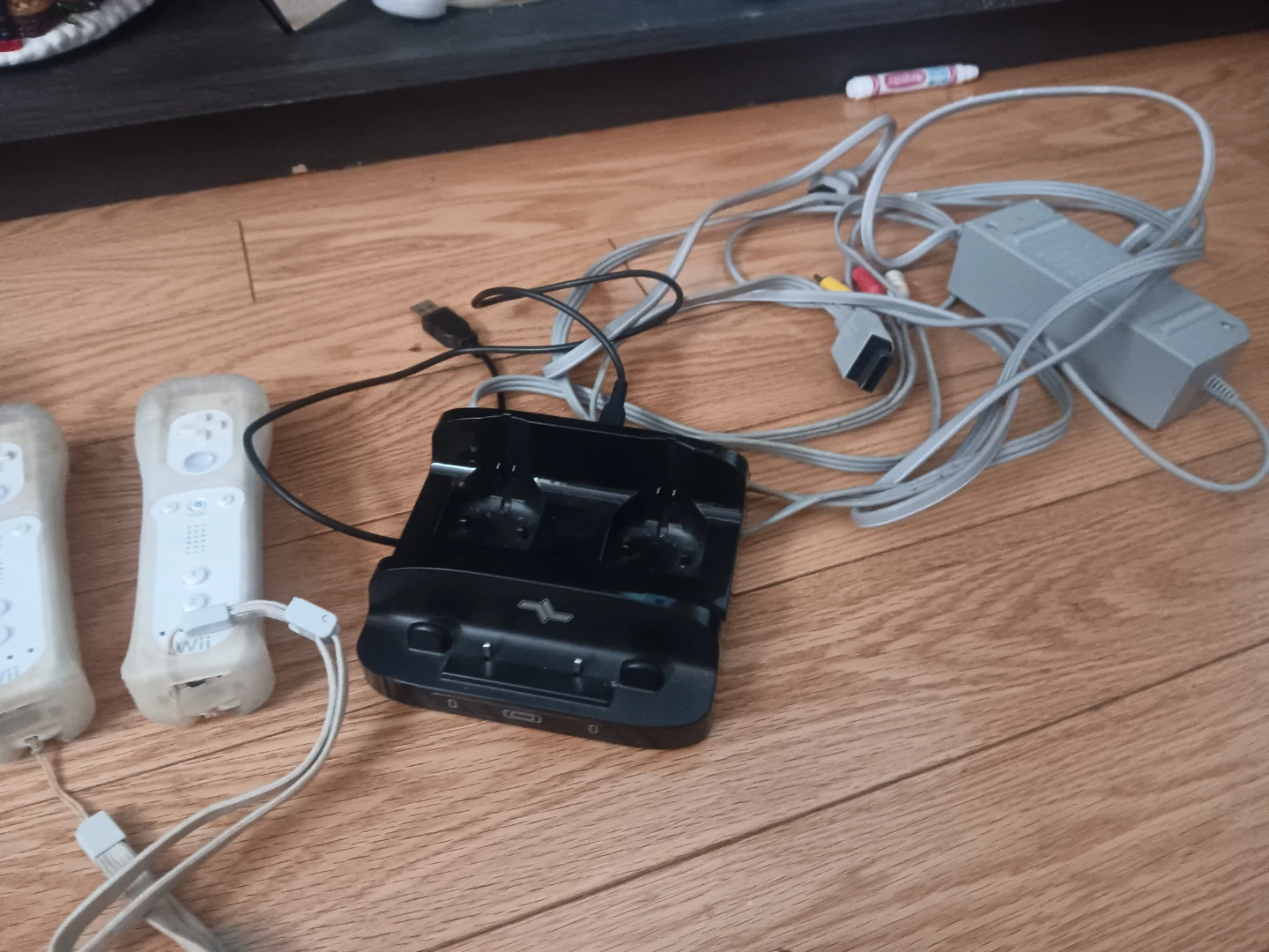 Nintendo Wii Console Bundle with Controllers - photo 2