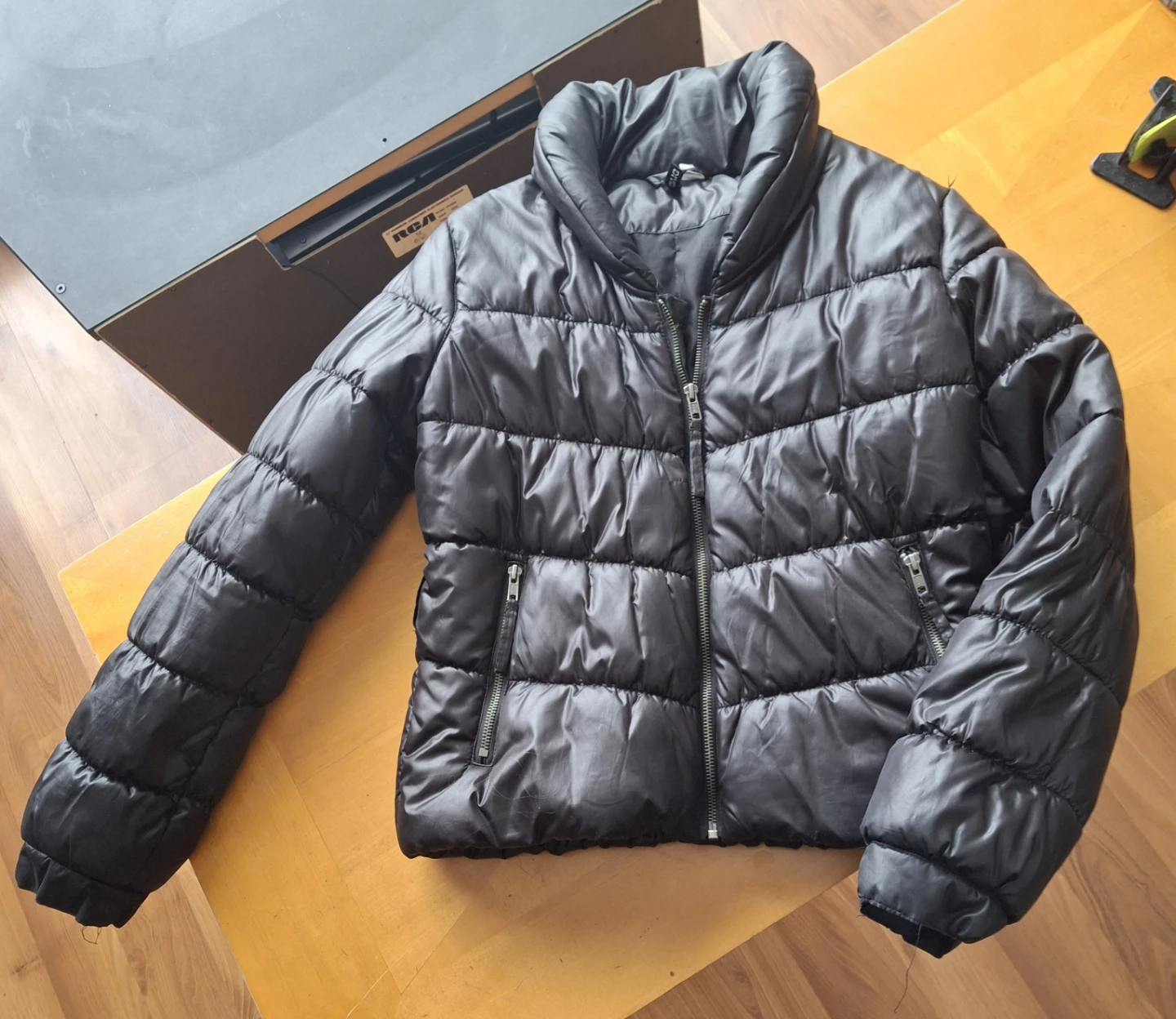 H & M  ladies Puffer Jacket - photo 2