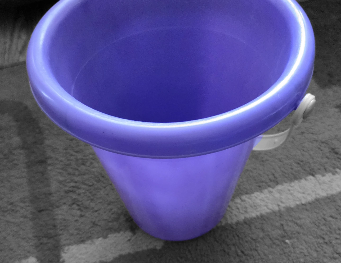 Set of colourful plastic sand buckets, rakes and shovels - photo 3