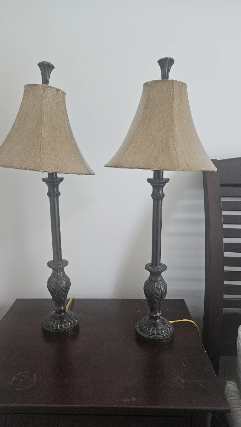 Set of 2 Traditional Table Lamps