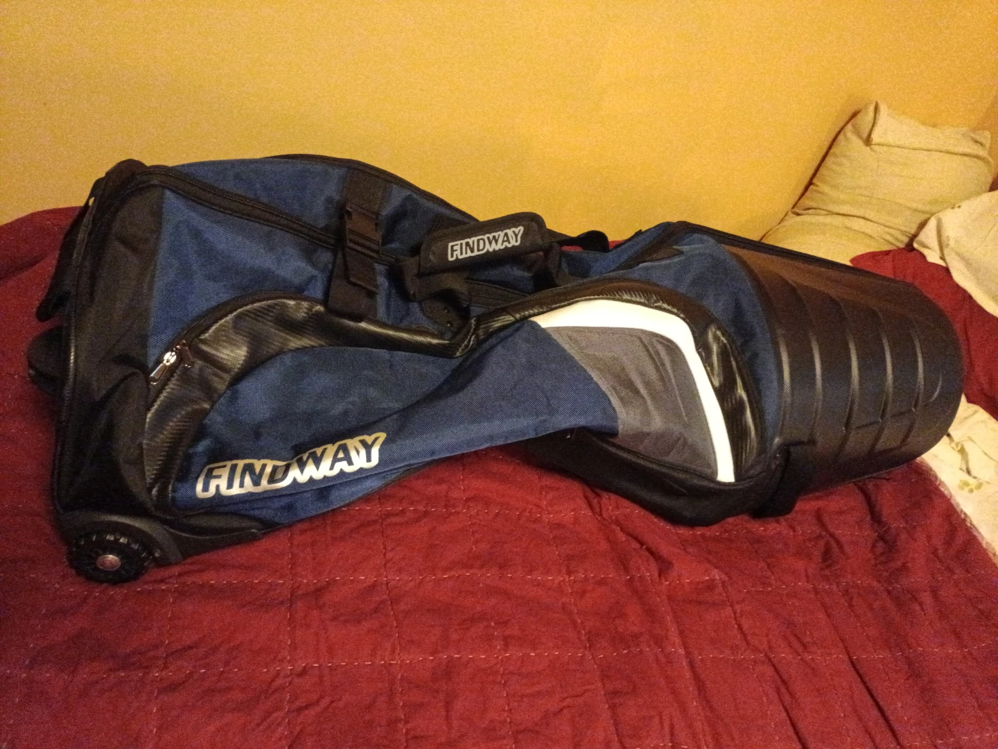 FINDWAY Rolling Duffle Bag