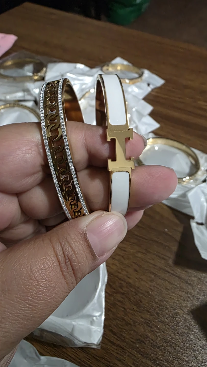 Women's Bracelets - Gold Tone - photo 3