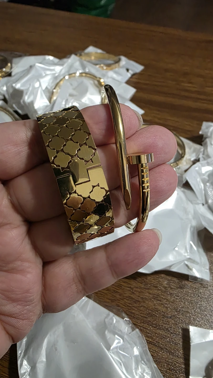 Women's Bracelets - Gold Tone - photo 5