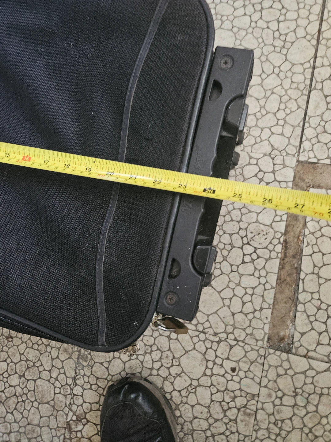 Travel Gear Black Wheeled Suitcase - photo 4