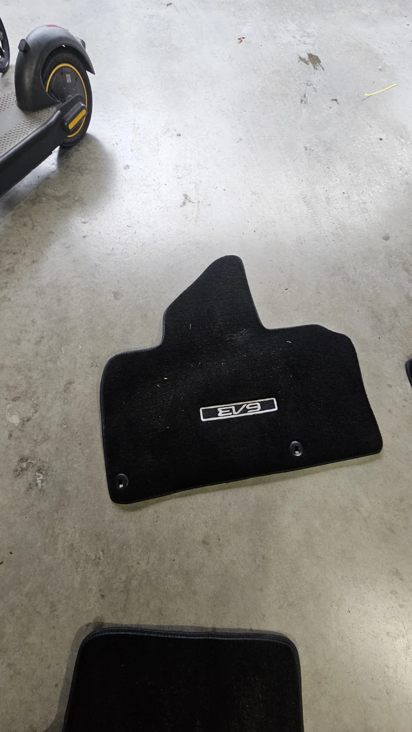 Original kia ev9 2026 6 seater floor matt brand new - photo 2