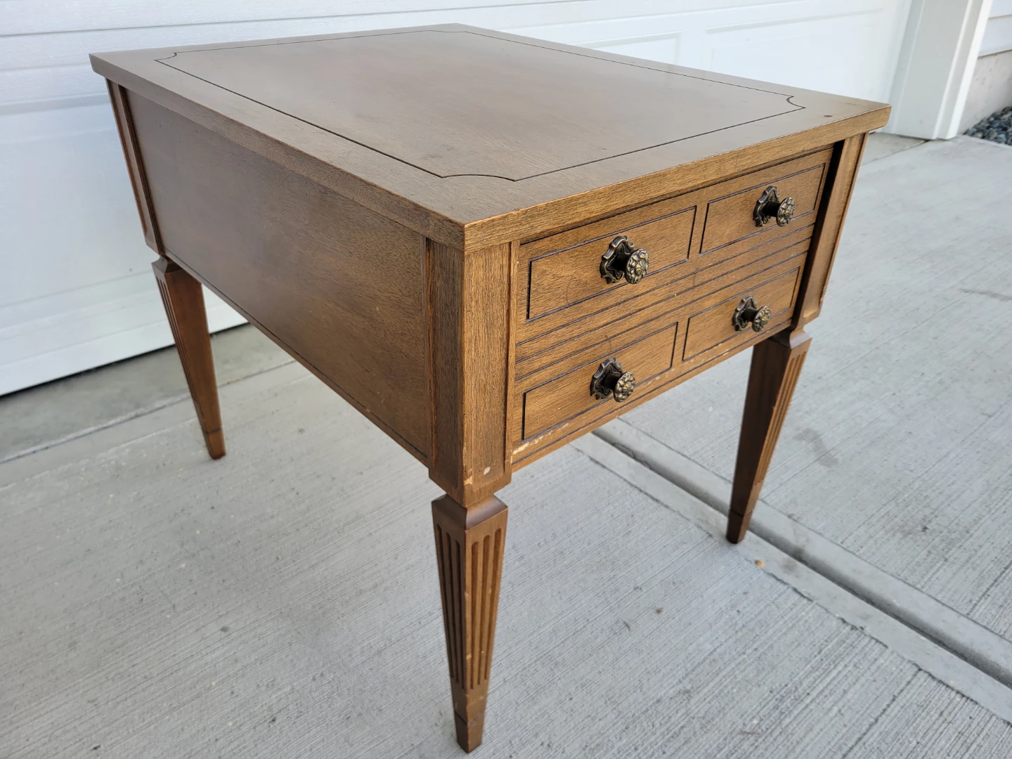 Beautiful Vintage Wooden End Table with Drawer.