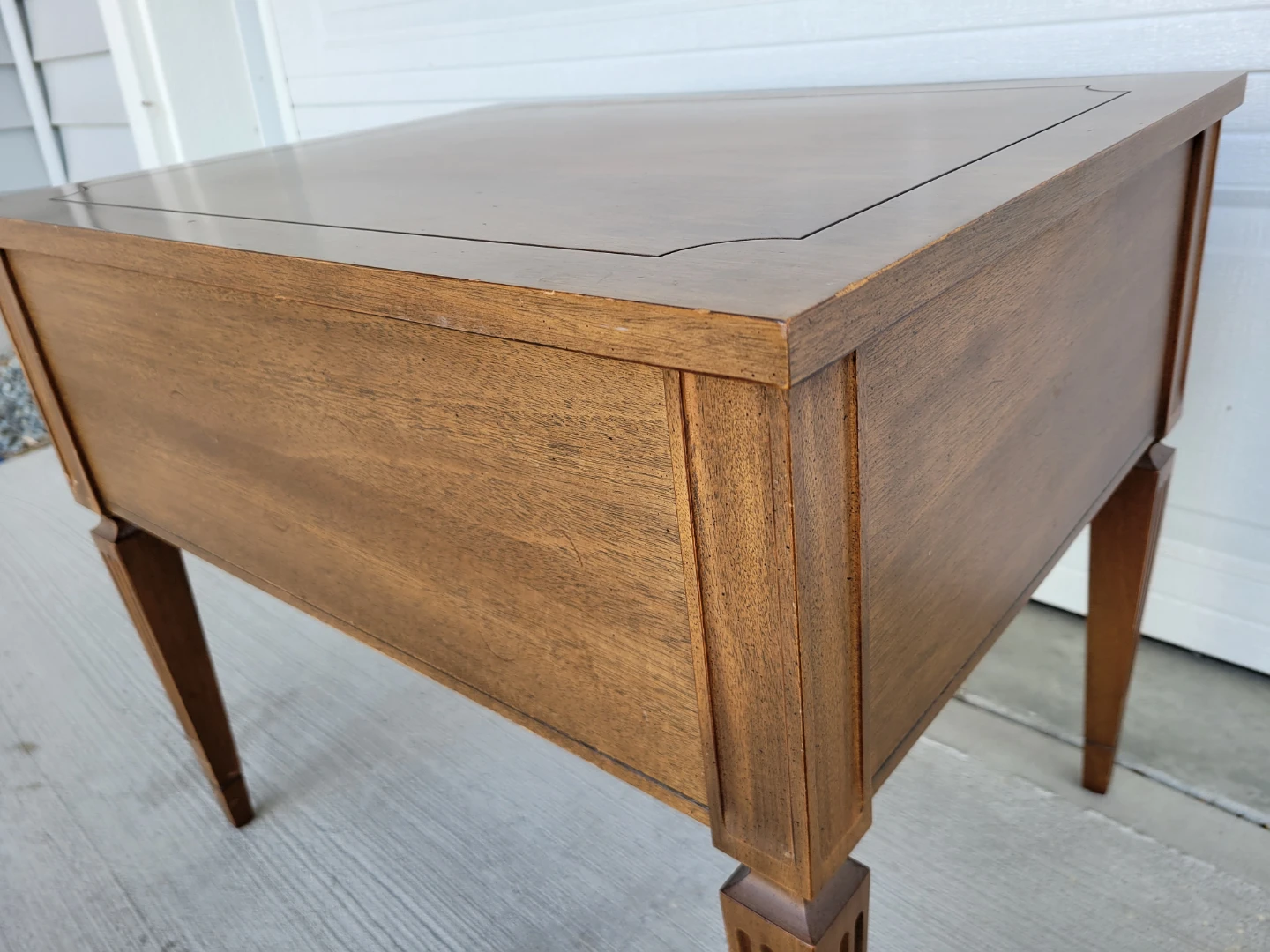 Beautiful Vintage Wooden End Table with Drawer. - photo 4