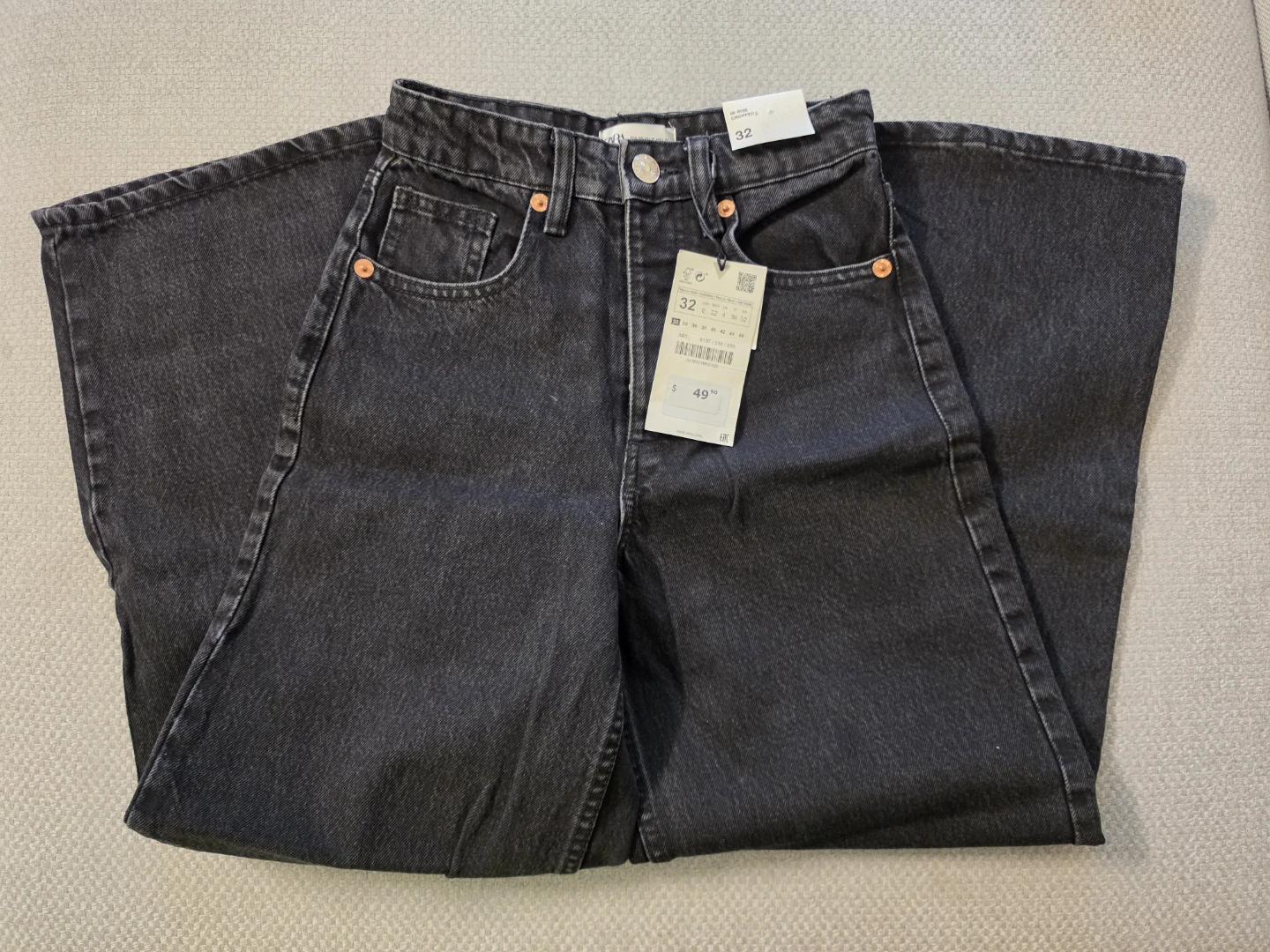 Zara Hi Rise Cropped Jeans Black Size 32