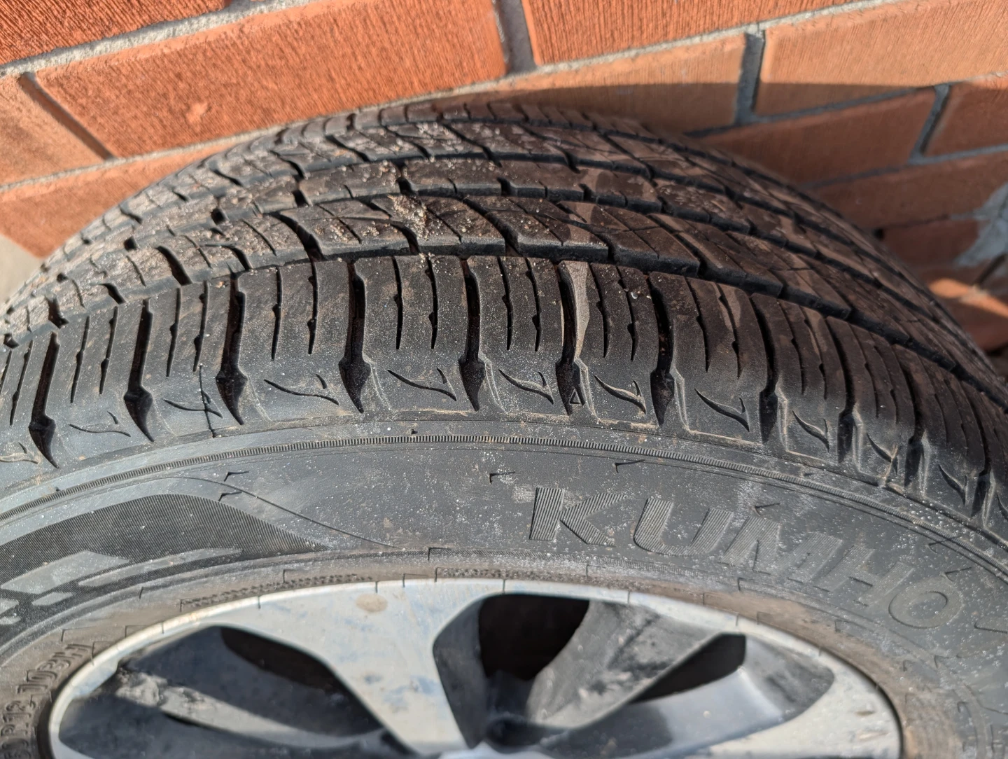 Set of 4 all weather tires  on alloy rims. - photo 2