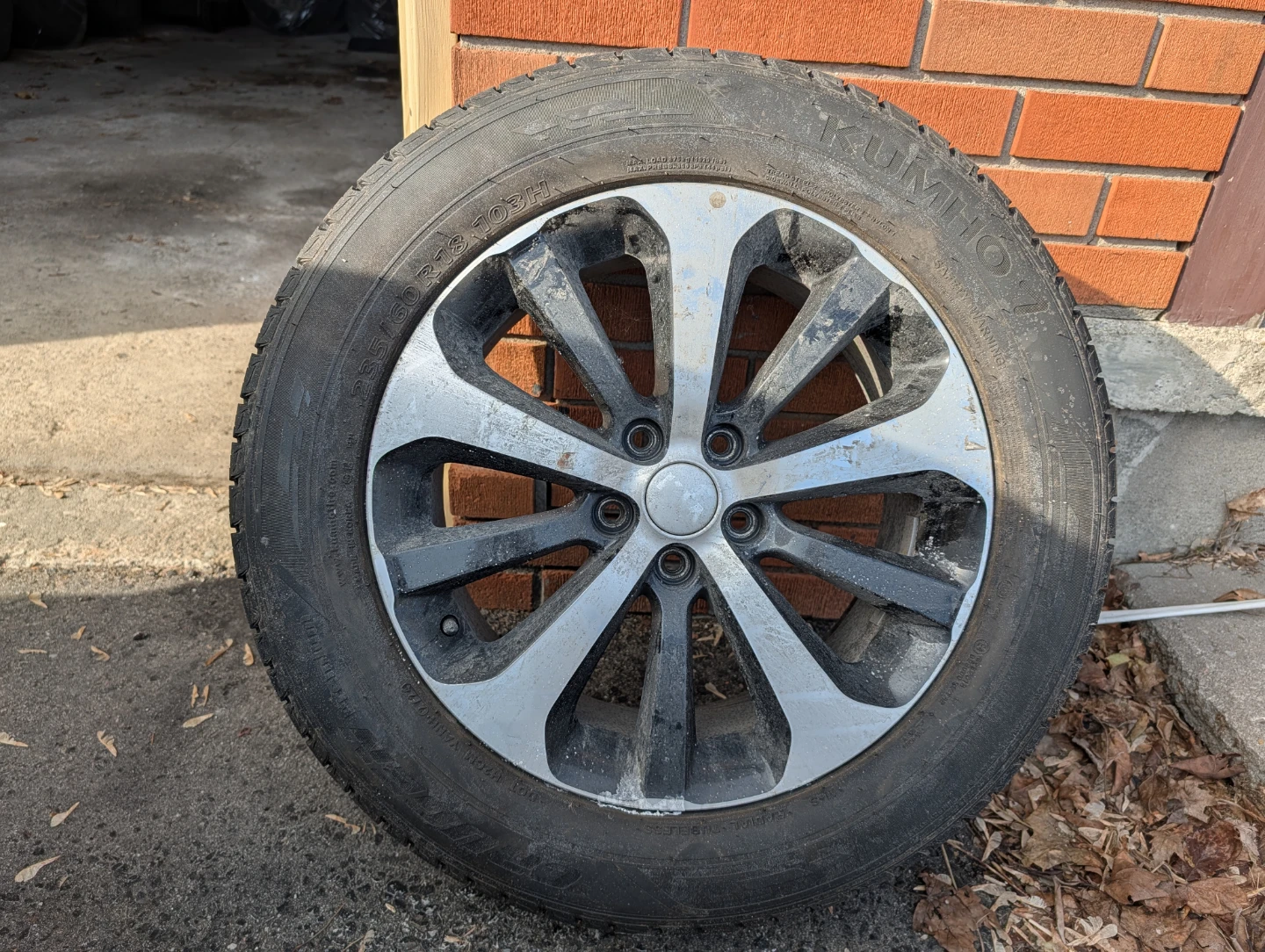 Set of 4 all weather tires  on alloy rims. - photo 3