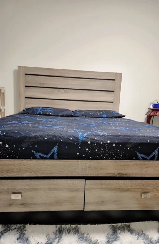 Queen size bed with mattress and a dresser - photo 2