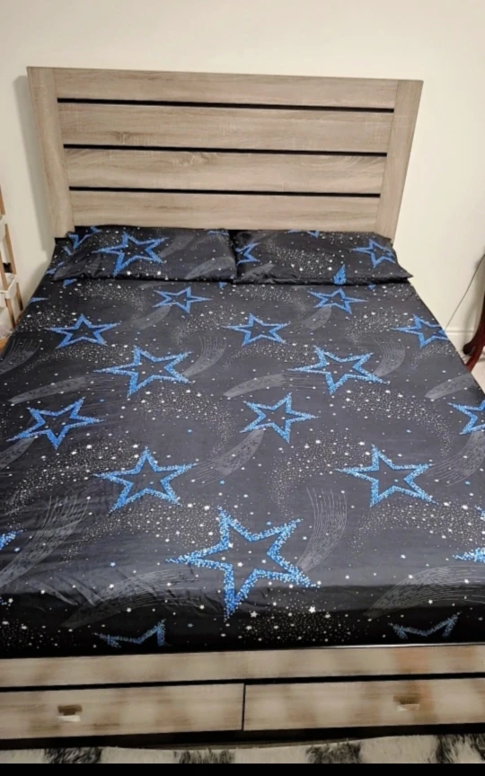 Queen size bed with mattress and a dresser - photo 3