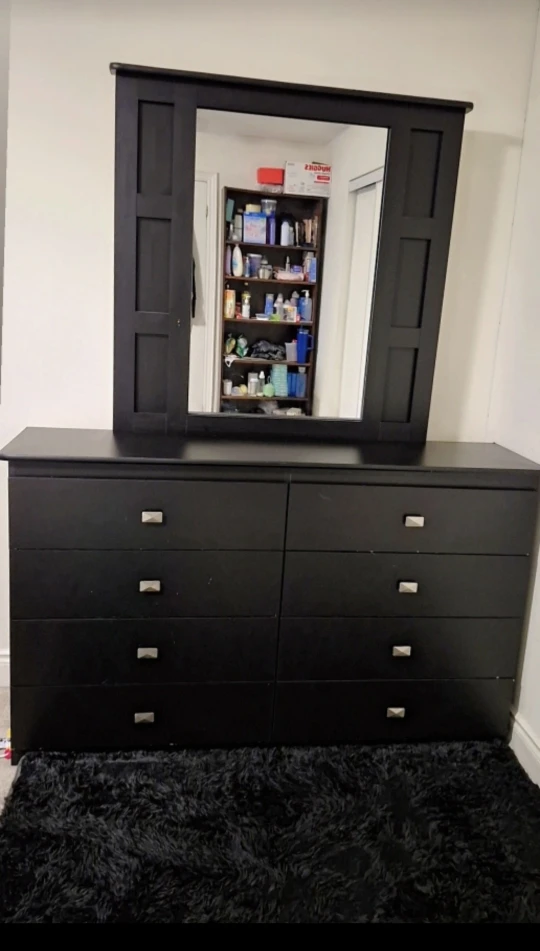 Queen size bed with mattress and a dresser - photo 4