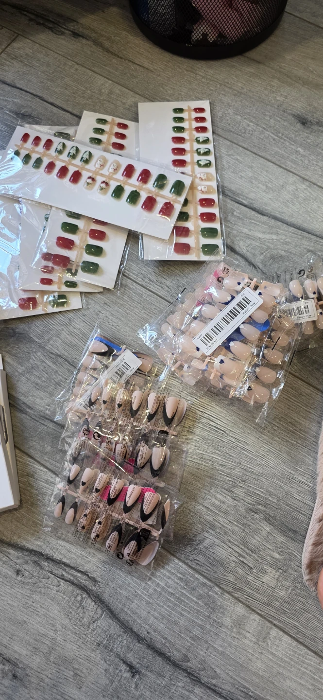 Assorted False Nails Set - Christmas & Fashion Designs - photo 2