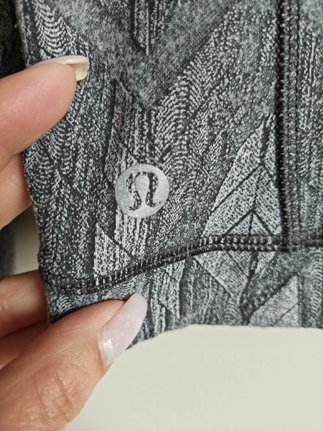 Lululemon Grey Leaf Print Half-Zip Cropped Jacket - photo 3