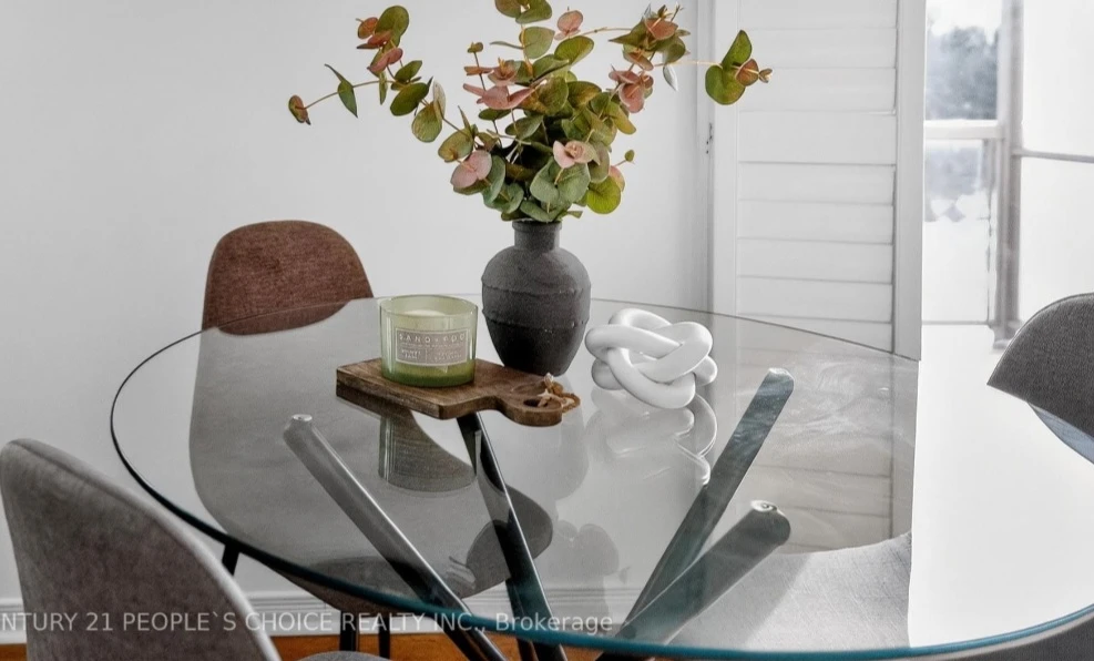 Glass top dining table with 4 chairs - photo 2