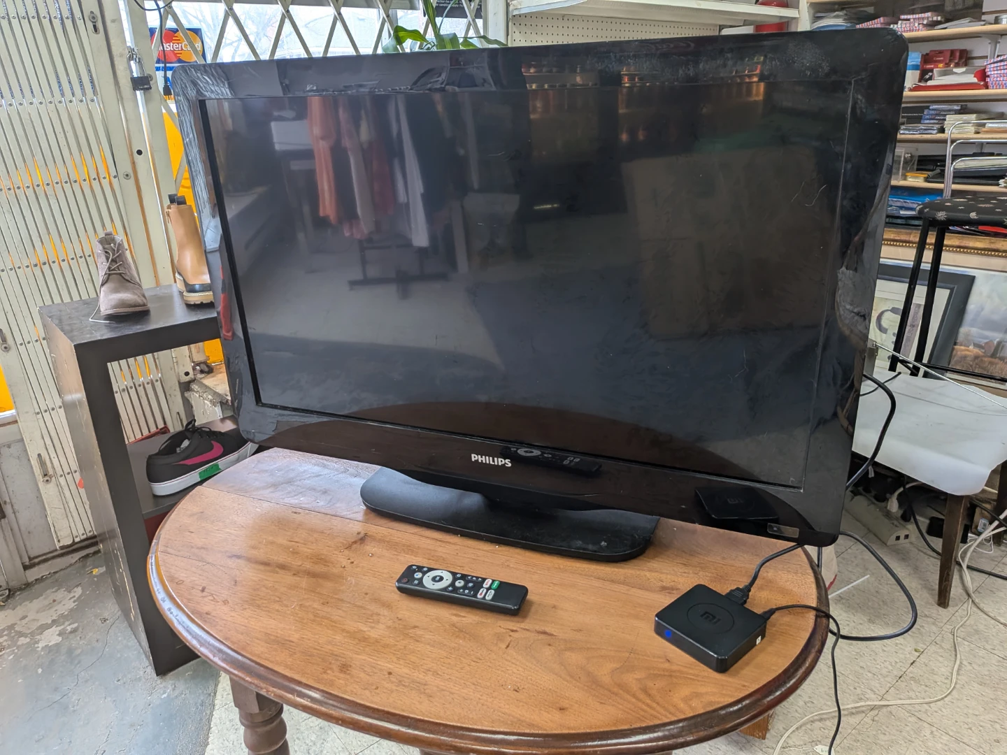 Philips 32" LCD TV - photo 2
