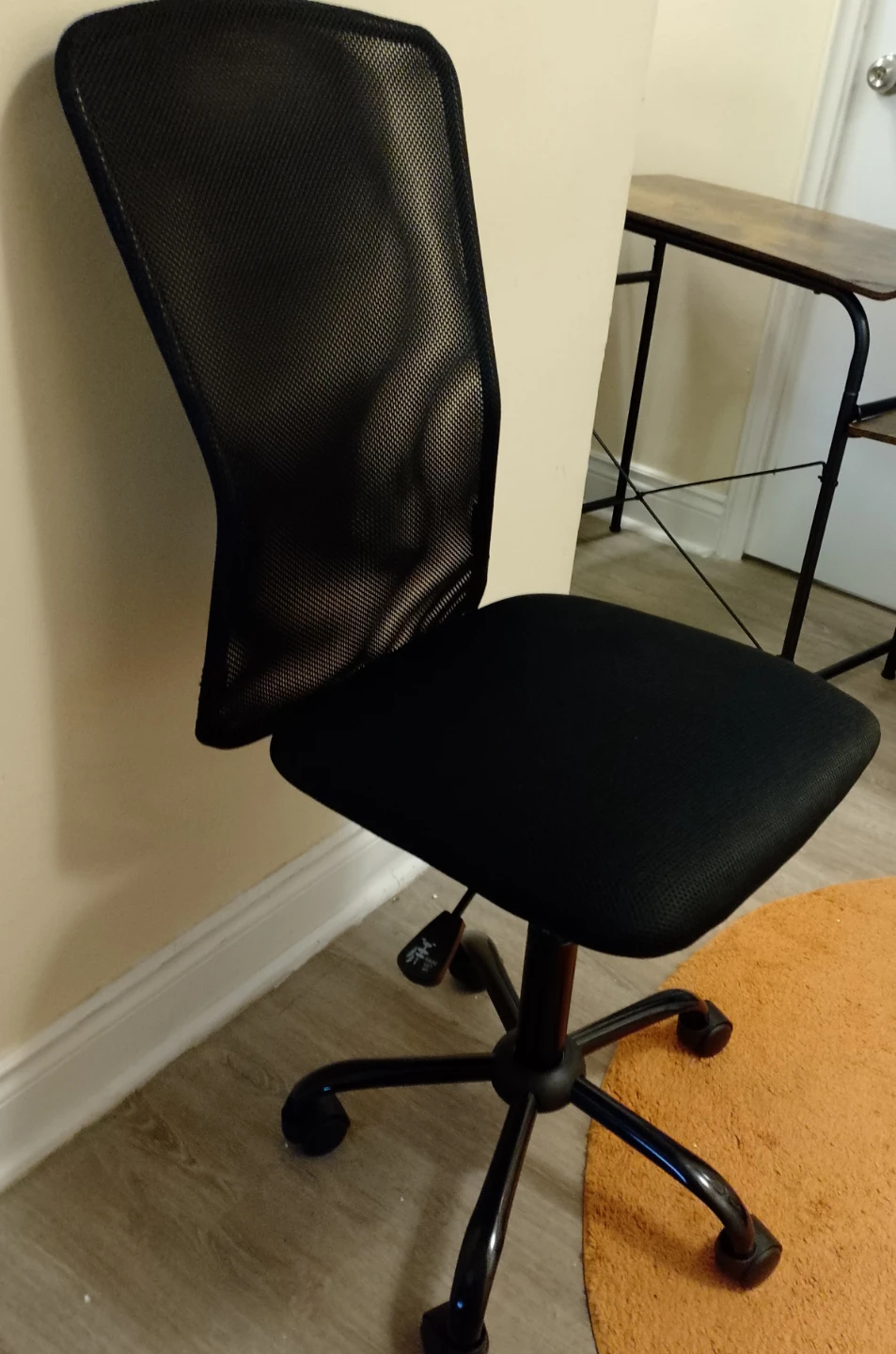 Black Mesh Office Chair with Adjustable Height - photo 3
