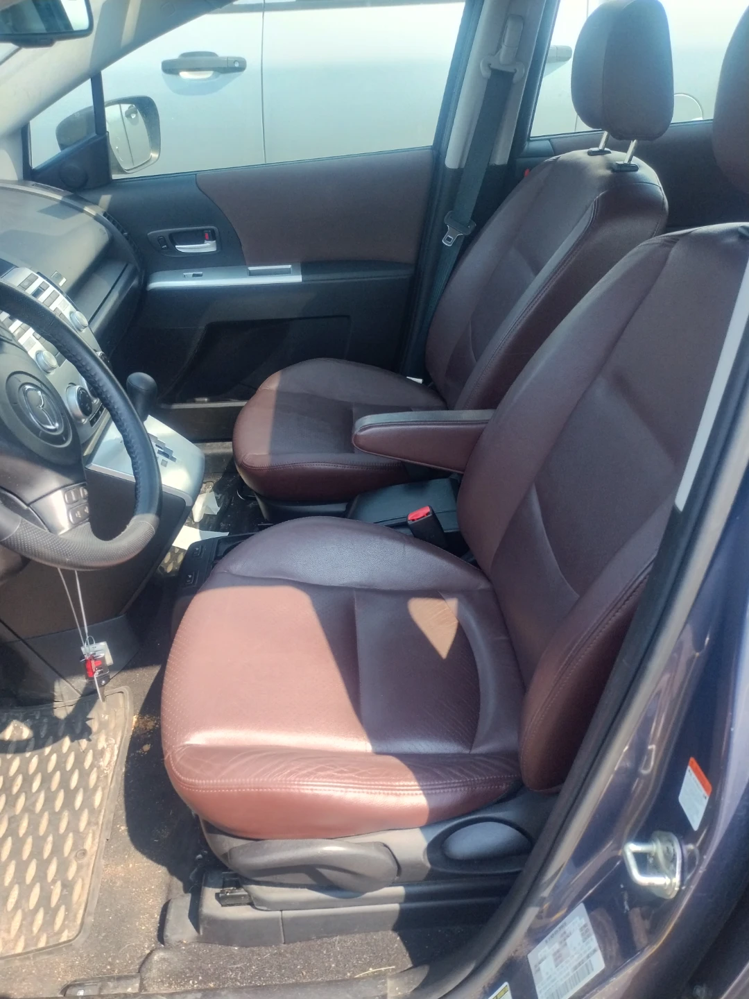 Mazda 5 Minivan - photo 2