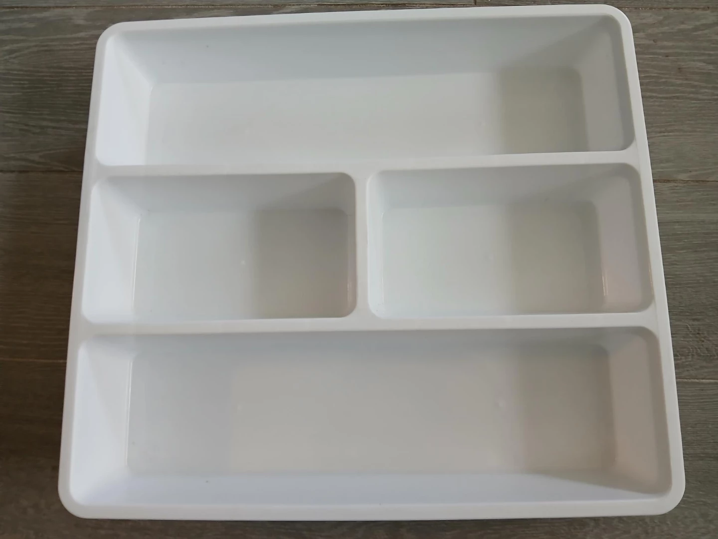 White Drawer Organizer Tray w/4 Compartments. PICKUP ONLY.