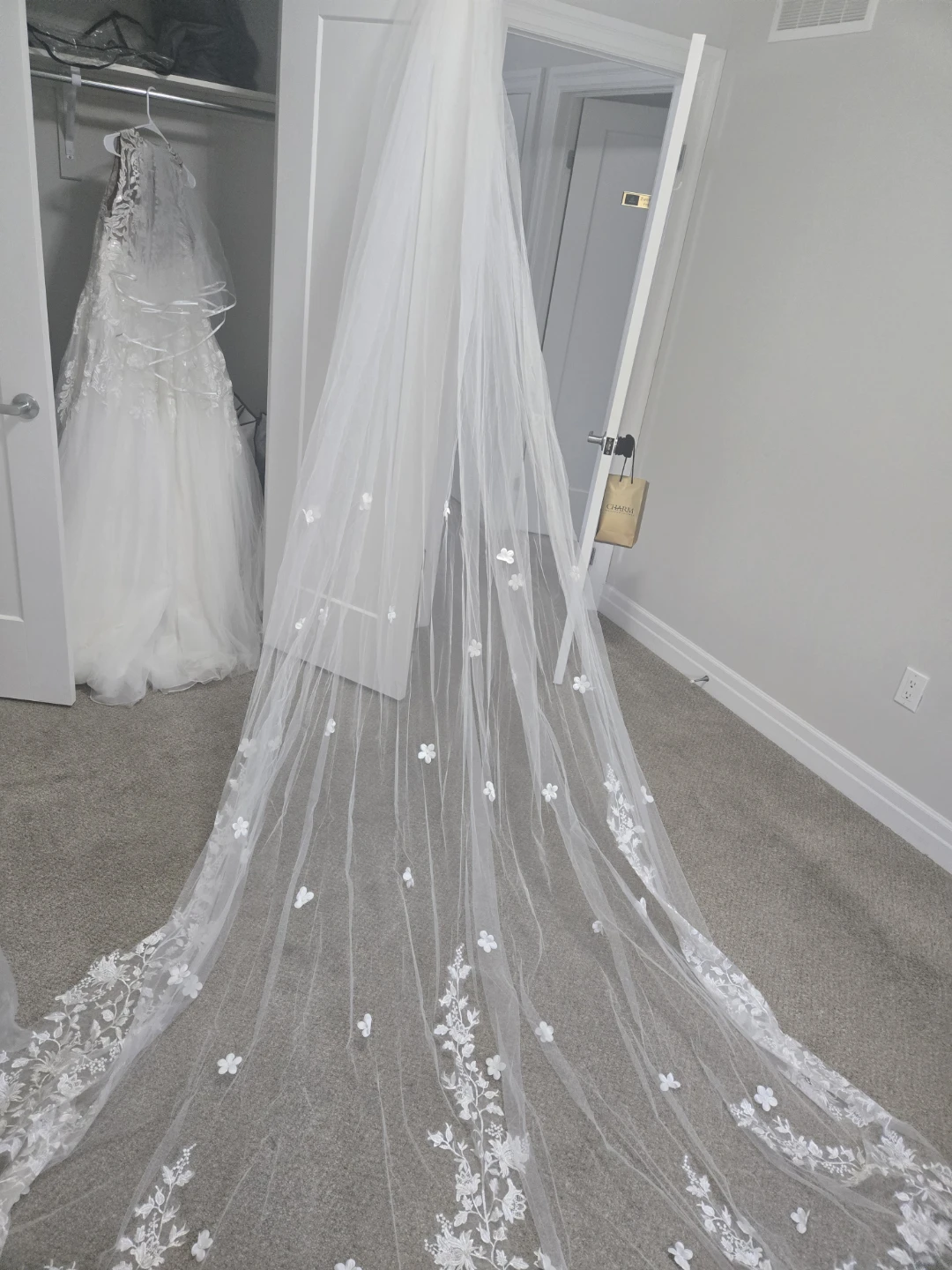 White Wedding Veil with Floral Lace and 3D Flowers - photo 3