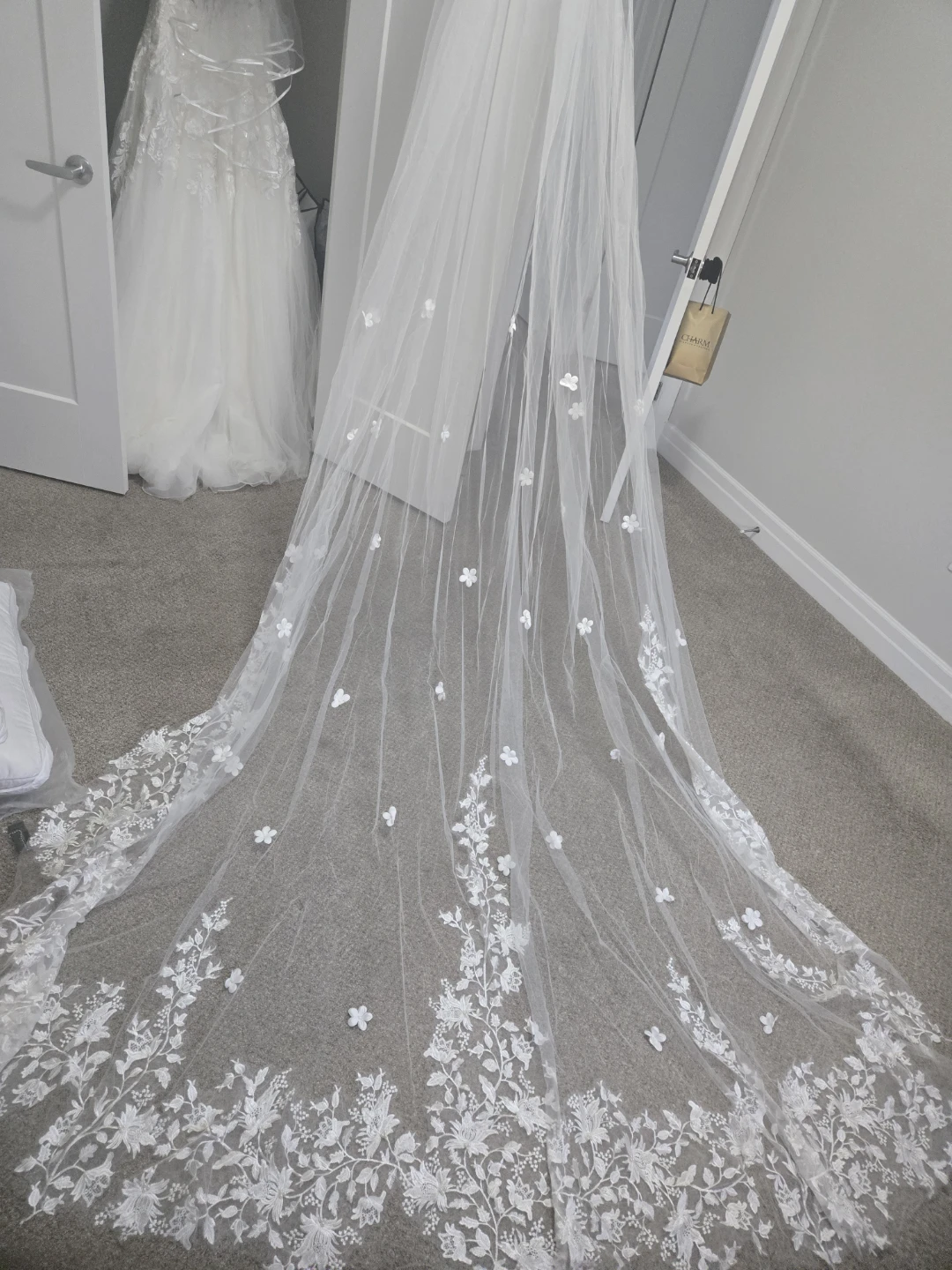 White Wedding Veil with Floral Lace and 3D Flowers - photo 4