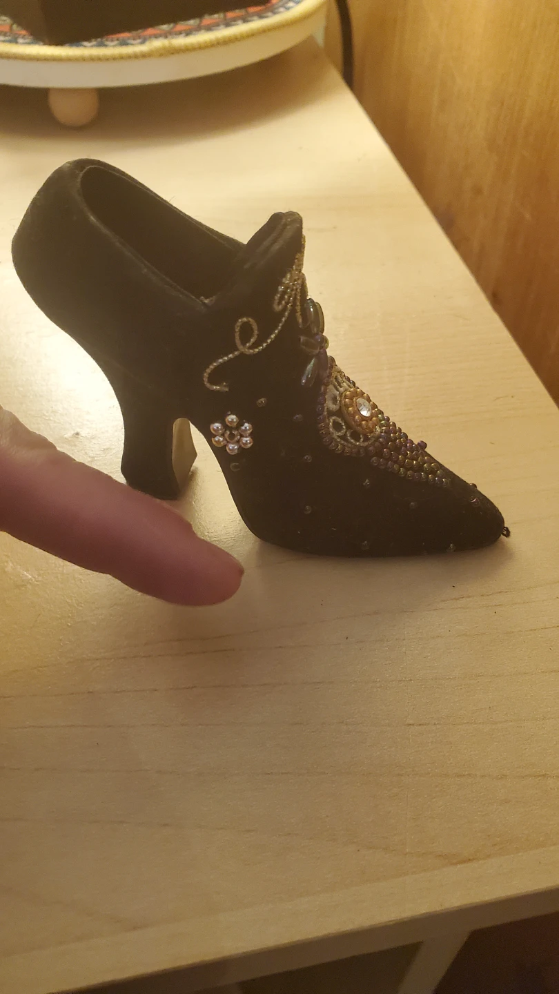 Popular Imports "Putting On The Ritz" Decorative Shoe - photo 3