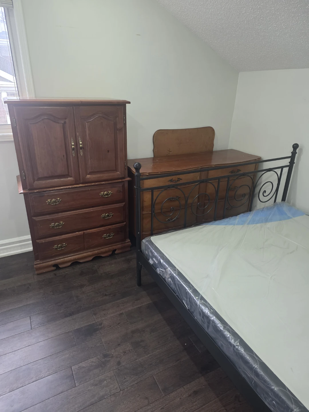 Fully furnished bedroom for rent in Brampton - photo 2