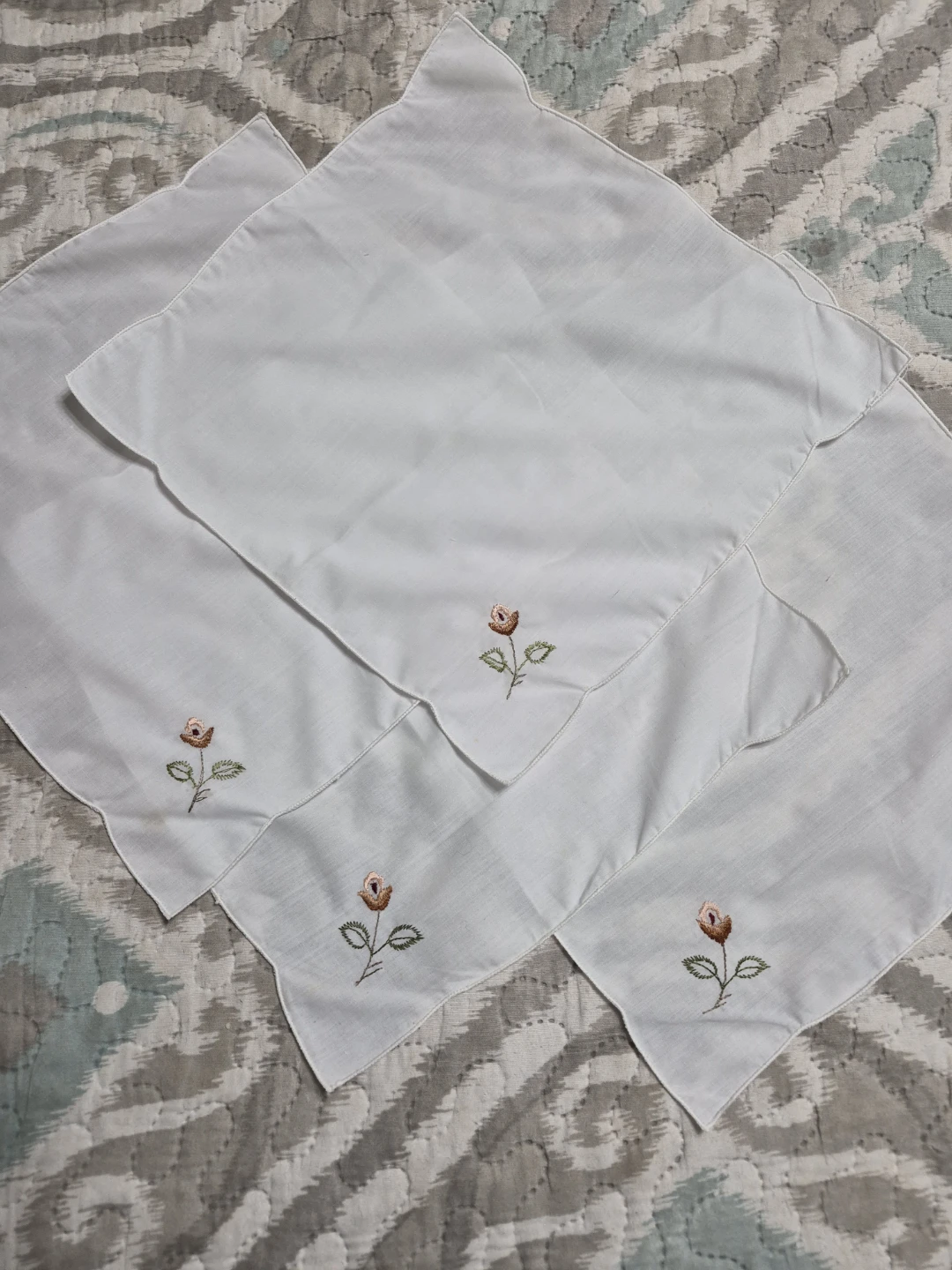 Beautiful Set of 4 Vintage Hand Embroidered White Napkins