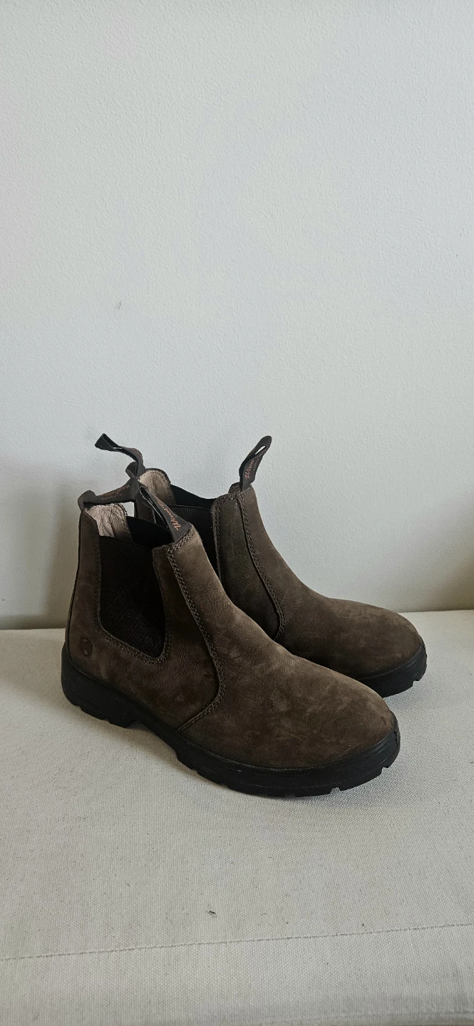 Wind River Brown Suede Chelsea Boots 🌱