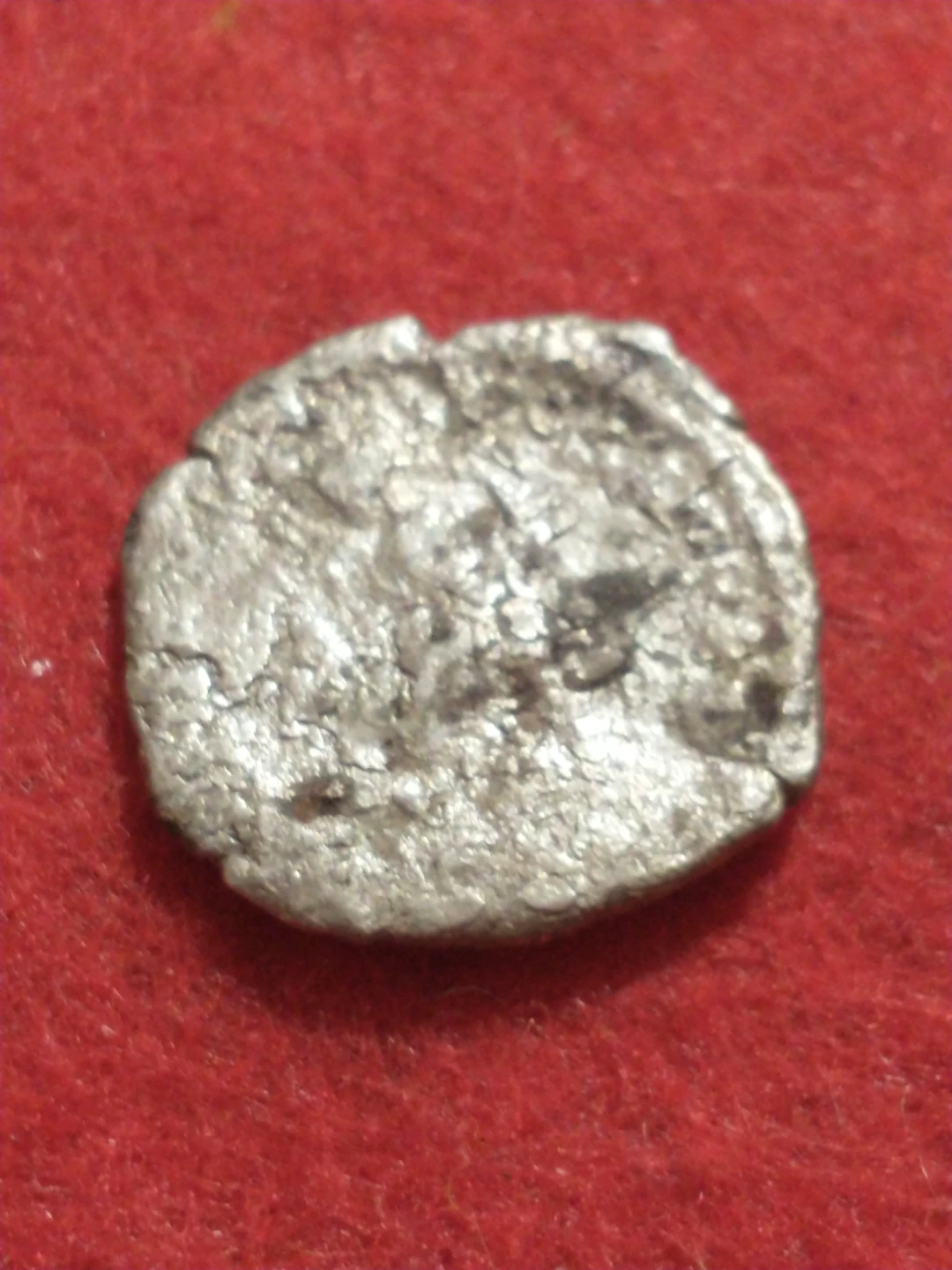 Nice unattributed ancient Roman silver coin circa 3rd century AD - photo 5