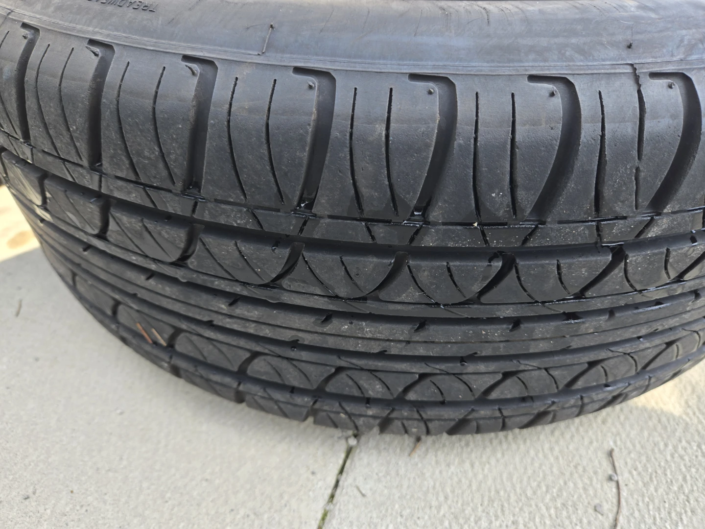 Set of 4 Cadillac Fuzion Tires 225/50R18 - photo 3