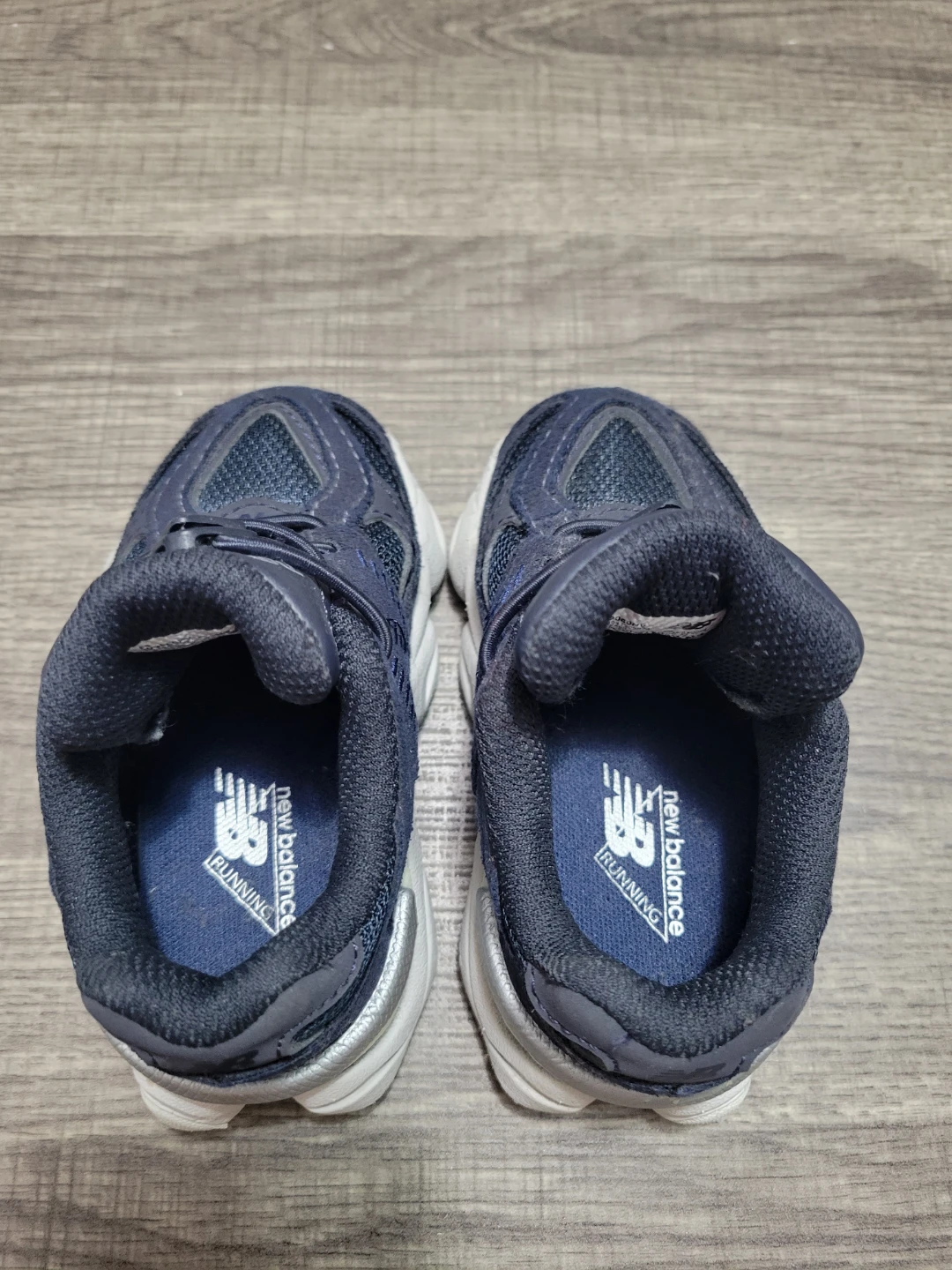 New Balance 9060 Kids Sneakers Size 5 - photo 4