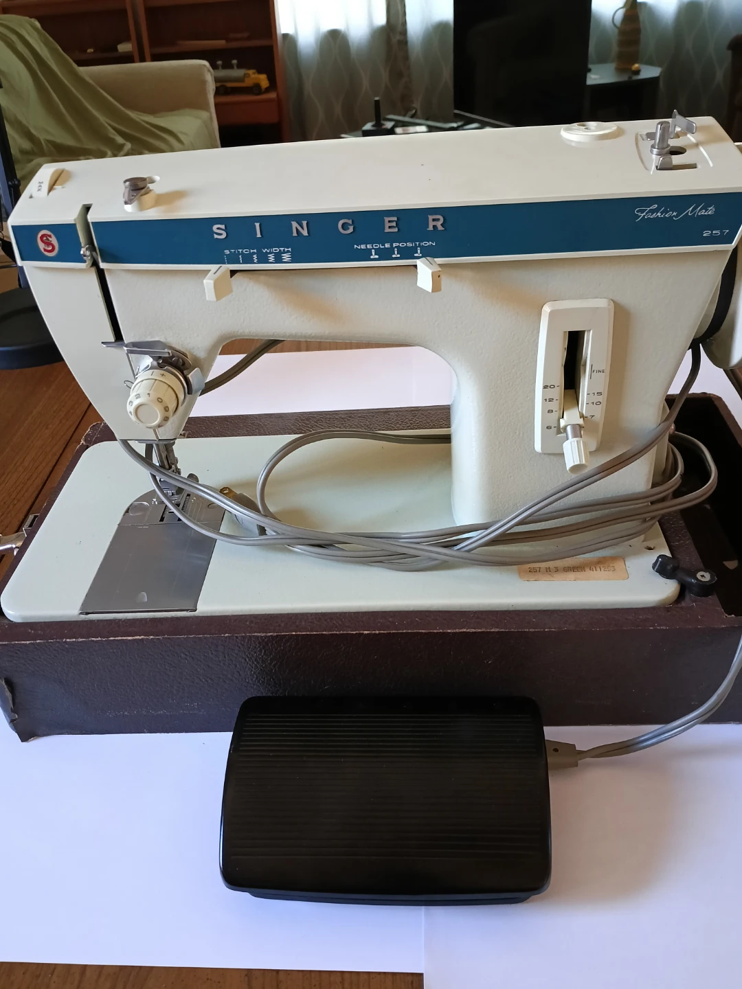 Singer Fashion Mate 257 Sewing Machine - photo 4
