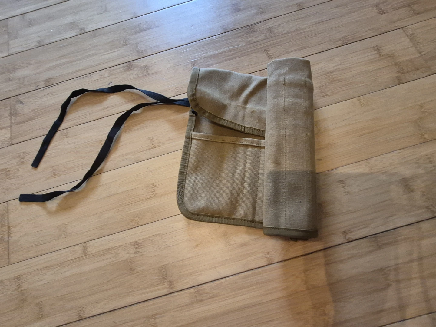 Canvas storage roll for artist's paint brushes