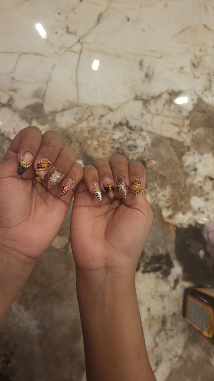 Set of 10 Animal Print False Nails with Gold Accents - photo 2