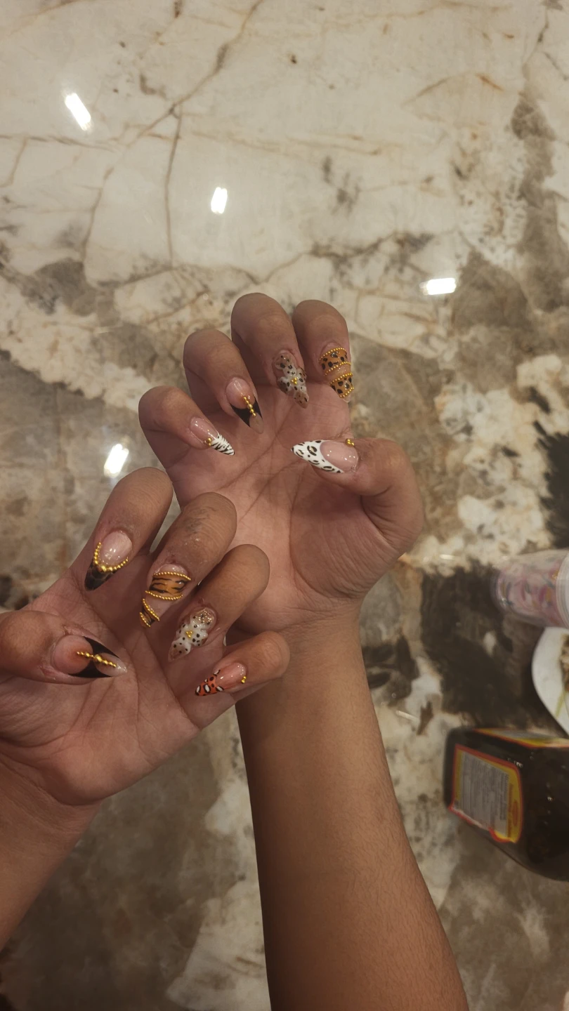 Set of 10 Animal Print False Nails with Gold Accents - photo 3