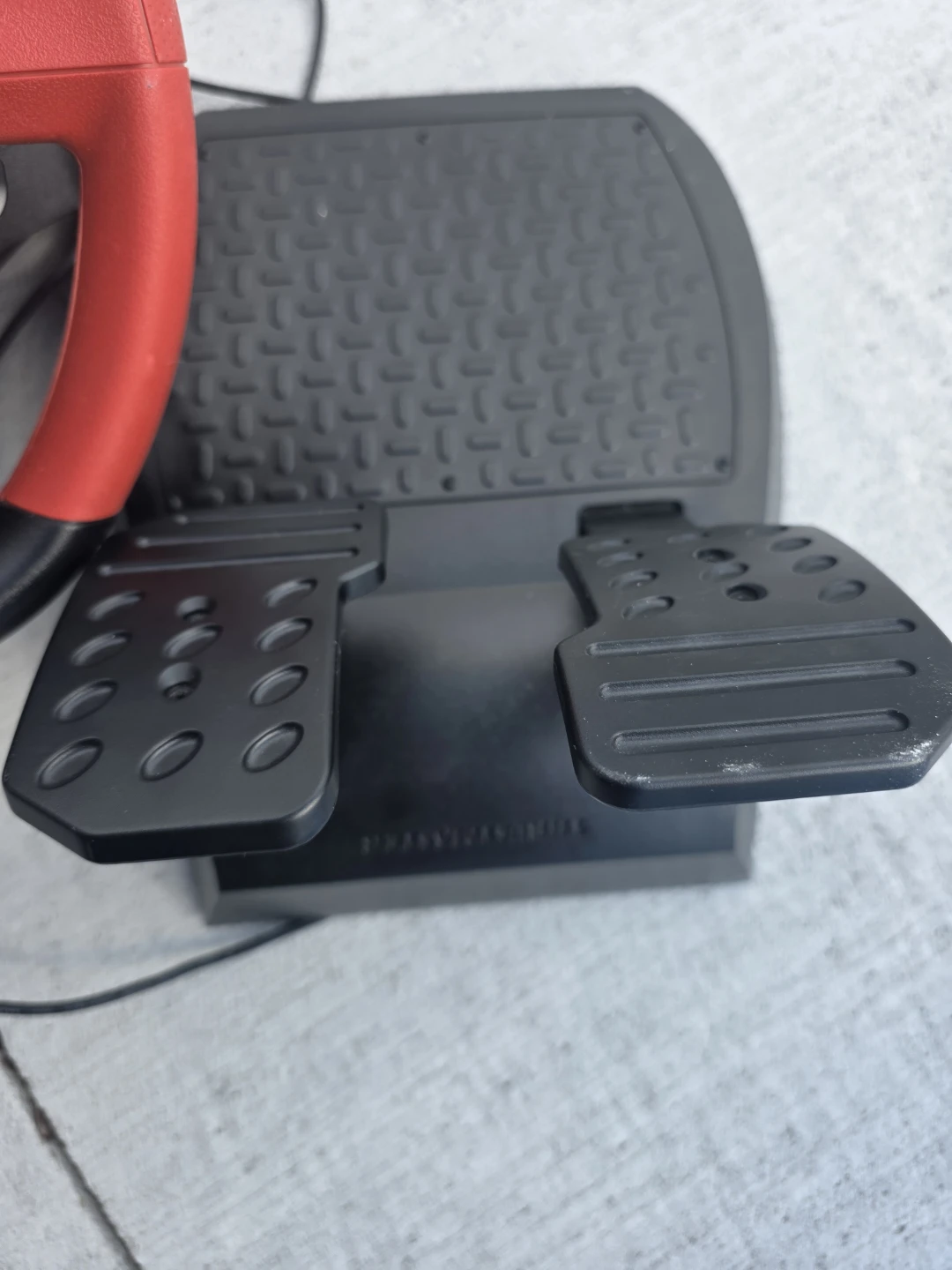 Thrustmaster Ferrari 458 Spider Racing Wheel and Pedals - photo 4