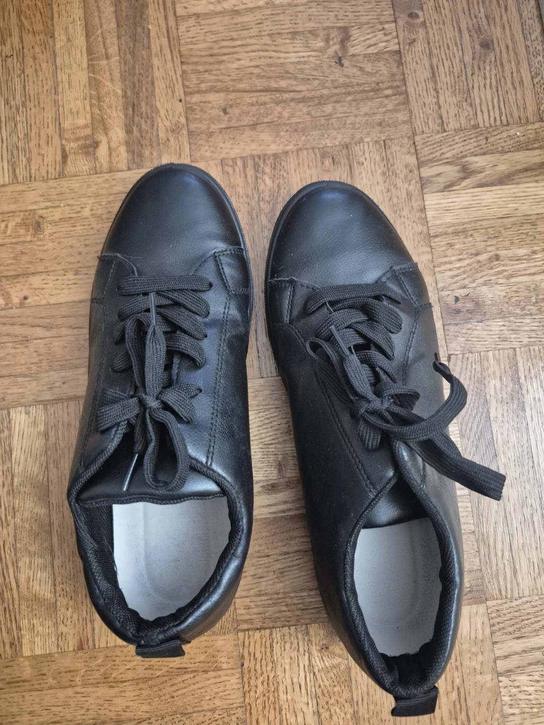 men's Black & white  Leather Lace-Up Sneakers - Size 43 each 15