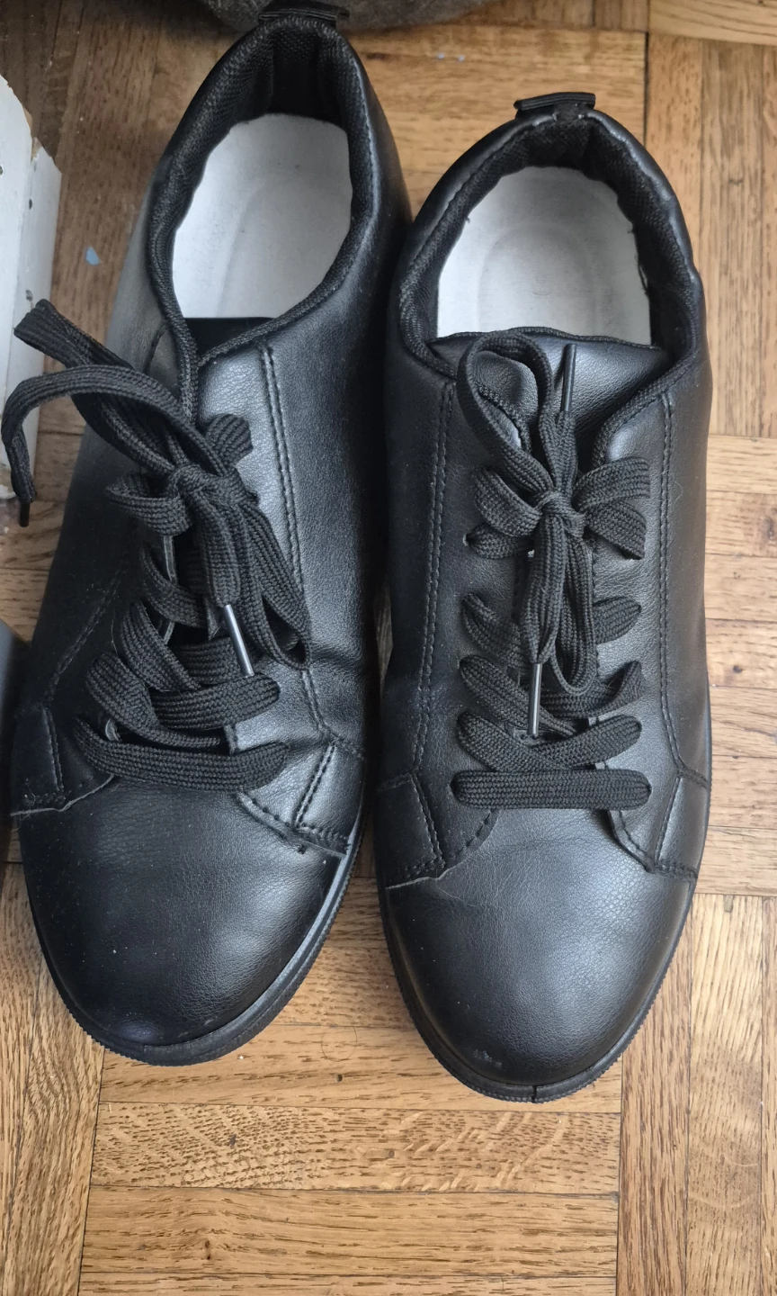 men's Black & white  Leather Lace-Up Sneakers - Size 43 each 15 - photo 5